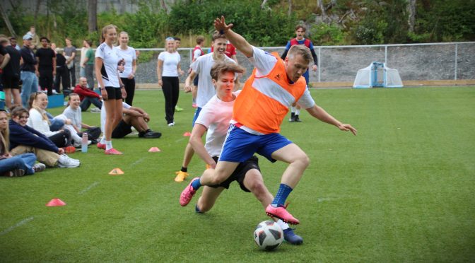 13 lag stilte opp i Åpningsukas fotballturnering