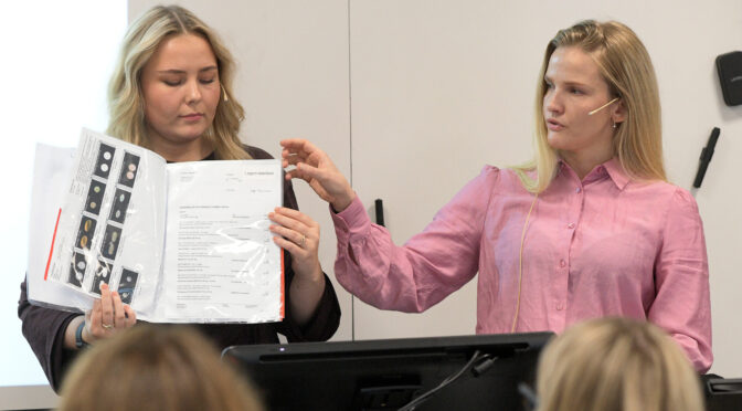 Laget 150 legemiddel-mapper til pasienter på Averøya etter videreutdanning